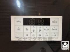 ボタン1つで自動でお湯張りができるオートバス機能付き。追い炊き機能もございますので、いつでも温かいお風呂に入ることができます。