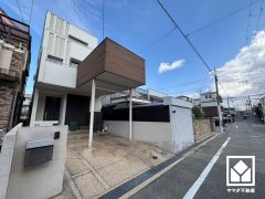 朝はバルコニーで深呼吸、昼は太陽の光を感じながら読書。日常にちょっとした特別感をもたらす、陽当たりの良い南側ワイドバルコニーです。お洗濯物もたっぷりと干す事ができます。