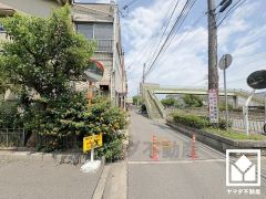 阪神電鉄武庫川線「洲先」駅まで徒歩約10分の立地。「関西スーパー鳴尾店」まで徒歩4分など、毎日の通勤・通学だけでなく、日常のお買い物や、休日のお出かけまで利便性に優れています。