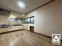 心地よい空間が広がるリビングで、家族みんなが快適に過ごせる時間を提供。