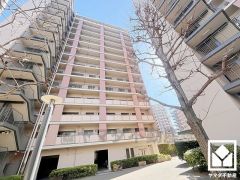 北側に美しい夕景・夜景で知られる県道573号線が通っています。阪神高速道路の西宮浜出入口（天保山方面）や南芦屋浜出入口（六甲アイランド方面）も下道10分圏内で、車での移動がしやすい立地です。