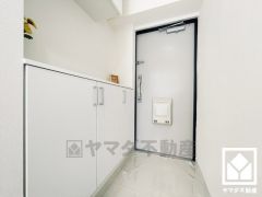 玄関ドアは防犯性の高いダブルロックドアです。