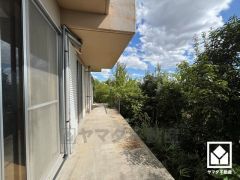 突然の来訪時でも安心なモニター付きインターホンを完備。お留守番中のお子様でも簡単に来訪者の確認ができます。