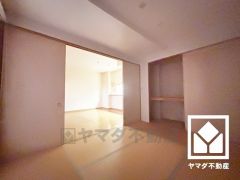 和室はリビングに隣接しており、一体利用も可能です。