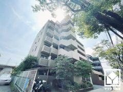 室内洗濯機置場がございますので、天候に左右されず洗濯していただけます。