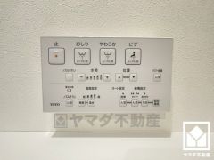 温水洗浄便座付きで、季節を問わずいつでも温かい便座をお使いいただけます。