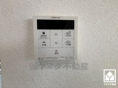 ボタン1つで自動でお湯張りができるオートバス機能付き。