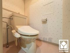 明るく清潔感溢れるトイレです。