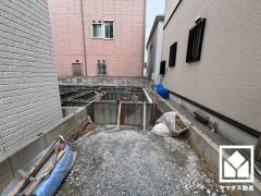 浴室には小窓が付いているので明るく、こもりがちな湿気もすぐ取り除くことができます。