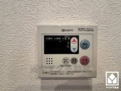 お湯はりスイッチを押し、給湯栓を開けてお湯はりをすると、設定した湯量でお湯が自動的に止まるオートストップ機能付き。（給湯栓は開いたままなので、必ず閉めてください）