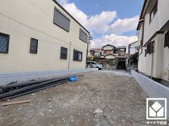 ブランコやすべり台などの複合遊具などが設置された「下食満北台公園」まで徒歩4分など、徒歩圏内に複数の公園があり、子育て世帯の方にもお勧めです。