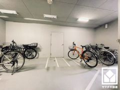 屋内駐輪場なので、雨や風、直射日光から自転車を守ることができます。