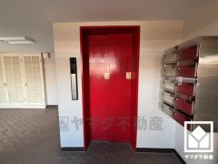 スムーズな移動を叶えるエレベーター。忙しい朝も快適に、ストレスフリーな暮らしをサポート。