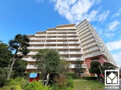 自然と調和するデザインが魅力。四季折々の風景に溶け込む、心地よい住まい。