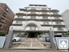 白を基調とした清潔感のある外観。帰るたびに安心感を感じられる佇まい。