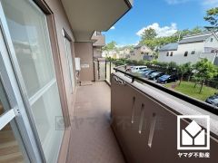 広々バルコニーでお洗濯をたっぷりと干す事ができます。