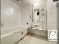 1日の疲れを癒す浴室でゆったりリフレッシュ。清潔感あふれる空間で、毎日のバスタイムをより快適に。