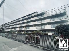 2基のエレベーターを設置し、待ち時間を短縮。快適な住まいへのアクセスをスムーズに。