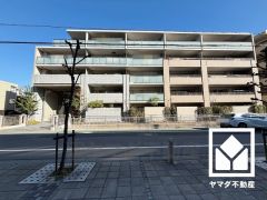 「セブンイレブン西宮大浜町店」まで徒歩4分、「万代西宮前浜店」まで徒歩10分など、お買い物施設が徒歩圏内に複数あり便利な住環境です。