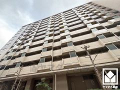 12階建て最上階で、見晴らしの良い景色が広がります。開放感あふれる眺望と利便性が融合した住まい──穏やかな毎日をここから。