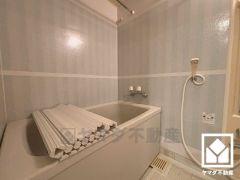 1日の疲れを癒す浴室でゆったりリフレッシュ。雨の日の洗濯や花粉・ウイルス対策にもご利用いただける浴室乾燥機付き。