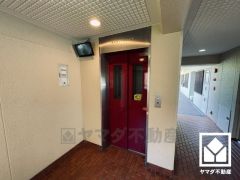 スムーズな移動を叶えるエレベーター。忙しい朝も快適に、ストレスフリーな暮らしをサポート。