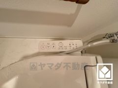 温水洗浄便座付きで、季節を問わずいつでも温かい便座をお使いいただけます。