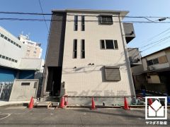 床下収納や、リビングにも大型の収納スペースがあり、住空間を広々お使いいただけます。