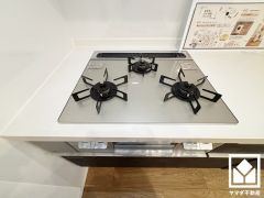 家族のごはん作りがはかどる。同時調理ができる3口コンロ付き。