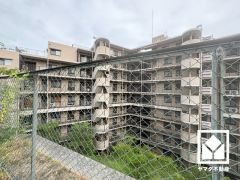 安心・安全な暮らしをサポートするオートロックシステムも完備。