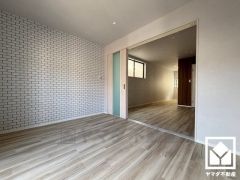 リビングに隣接する引き戸のお部屋で、約16.5帖の大空間として一体利用も可能です。