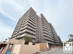 「小松小学校」まで徒歩7分。低学年のお子様も安心して通学していただけます。