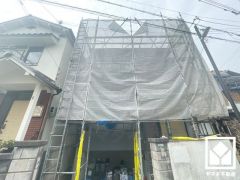 ブランコ・すべり台などの遊具やゆったりとした広場、東屋などが整備された「小松公園」まで徒歩5分など、徒歩圏内に広めの公園が複数あり、子育て世帯の方にもお勧めです。