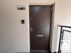 玄関ドアは防犯性の高いダブルロックドアです。