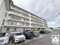 東側バルコニーのため、朝日が気持ちよく入り爽やかな一日を始められます。たっぷりの洗濯物も気持ちよく乾きます。