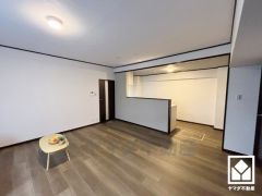 心地よい空間が広がるリビングで、家族みんなが快適に過ごせる時間を提供。