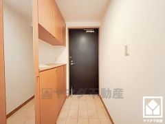 玄関にはシューズボックスを完備。家族の靴もしっかり収納できるので、玄関がいつも片付き、気持ちよくお客様を迎えられます。