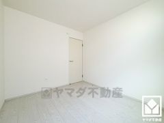 約5.2帖の2階洋室です。全居室フローリングでお掃除ラクラクです。