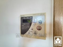 ボタン1つで自動でお湯張りができるオートバス機能付き。
