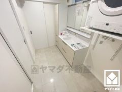 ガス衣類乾燥機「乾太くん」付き。雨や花粉、PM2.5などが気になる日でも、天候に左右されずふんわりと洗濯物を乾かせます。シワがつきにくいのも嬉しいポイント。