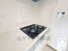 毎日の料理がもっとスムーズに。便利な3口コンロ付きキッチン。