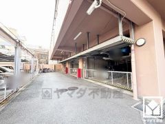 宅配ボックスも完備しています。留守でも安心、荷物の受け取りをスムーズに。