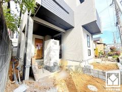 キッチンには窓がございますので、昼間は手元が明るく、お料理がはかどります。