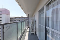 南向きバルコニーで陽当たり、風通し良好。広々としているため、お洗濯物をたっぷりと干す事ができます。