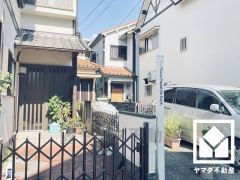 浴室には小窓が付いているので、こもりがちな湿気もすぐ取り除くことができます。
