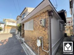 開放感のある東西両面道路。陽当たり・風通し良好です。