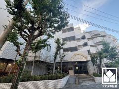 白を基調とした清潔感のある色合いと、品のあるデザイン。帰るたびに安心感を感じられる佇まい。