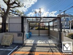 綺麗に整備されたゴミ出し場で気持ち良くお使い頂けます。