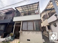 キッチンには窓がございますので、昼間は手元が明るく、お料理がはかどります。