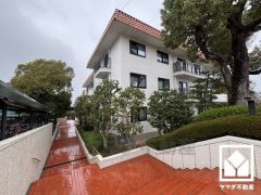 自然と調和するデザインが魅力。四季折々の風景に溶け込む、心地よい住まい。